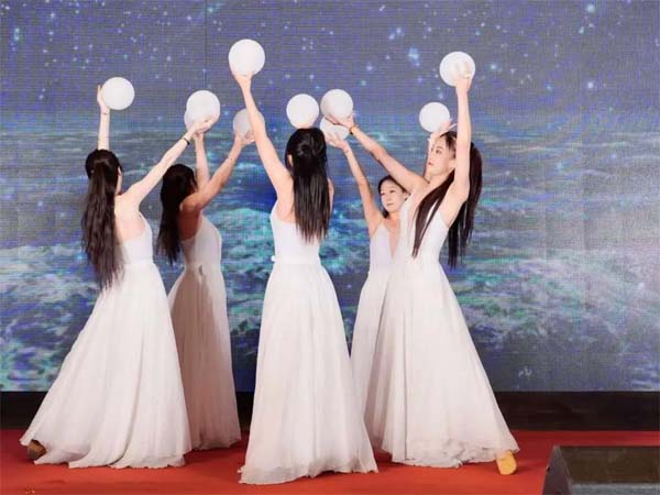 金色荣耀：高端颁奖典礼舞台花艺设计作品集