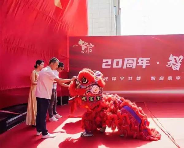 星光璀璨：电影节颁奖舞台花艺设计案例